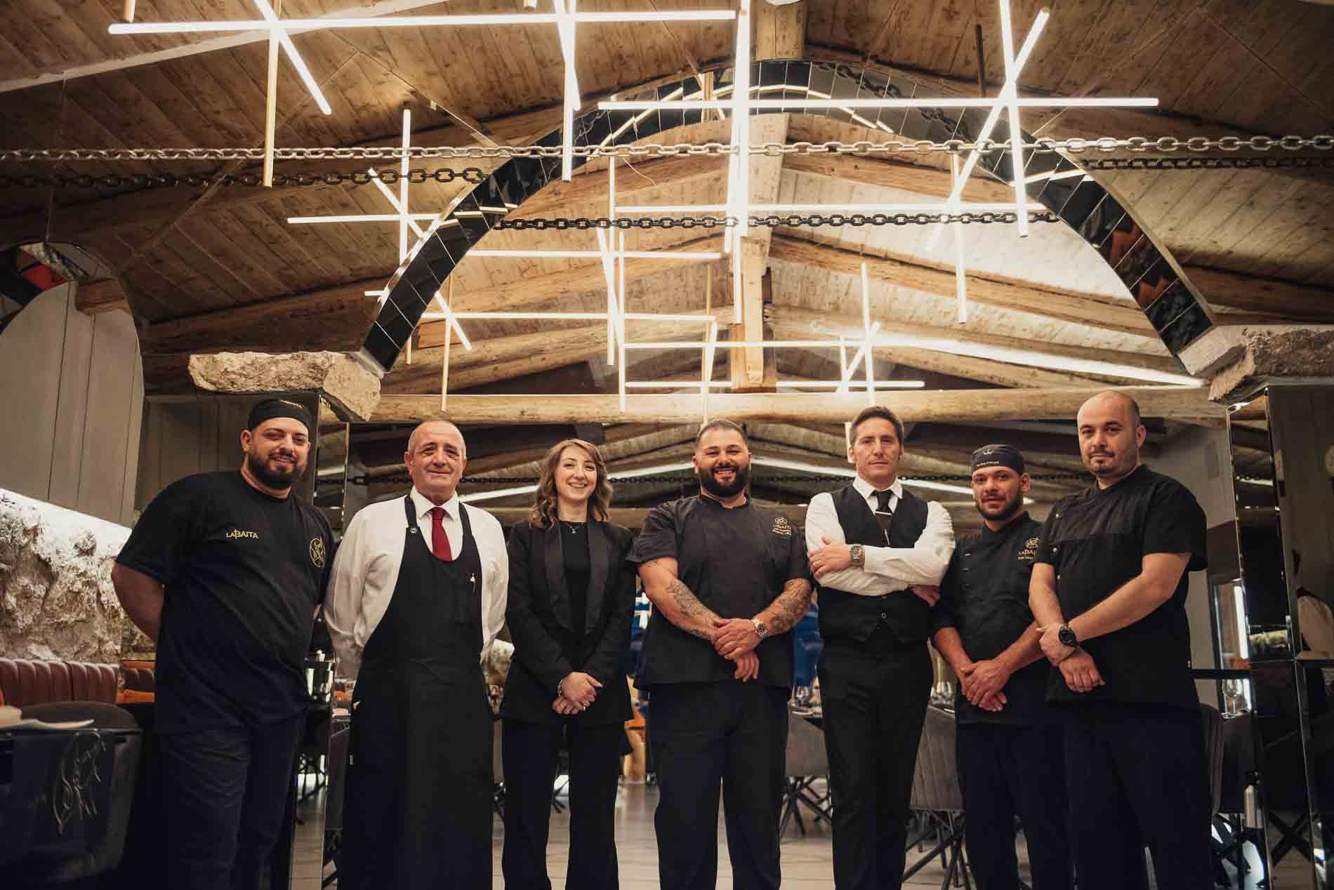 Il team di La Baita Braceria nel ristorante